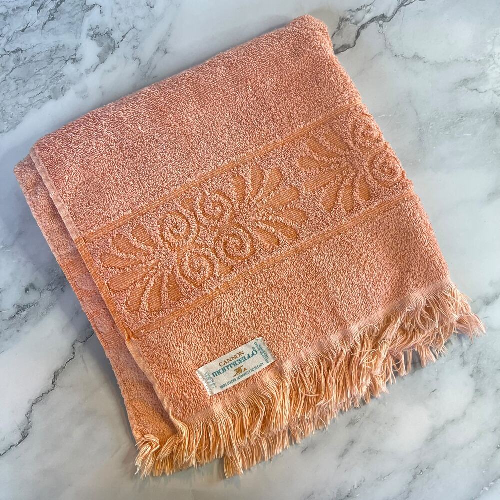 Vintage 1970s Cannon Monticello Peach Floral Fringe Bath Towel USA